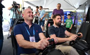 Foto: N. G. / Radiosarajevo.ba / Vožnja na simulatoru uz licenciranu Formula 1 video igru
