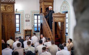 FOTO: AA / Bajram-namaz klanjan u džamijama širom Crne Gore