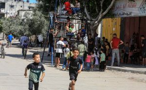 Foto: Anadolija / Djeca u Gazi još jedan bajram slave pod izraelskim napadima i bez hrane