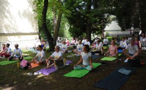 Foto: Anadolija / Međunarodni dan joge u Sarajevu