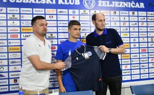 Foto: A. K. / Radiosarajevo.ba / FK Željezničar poklonio dres dječaku