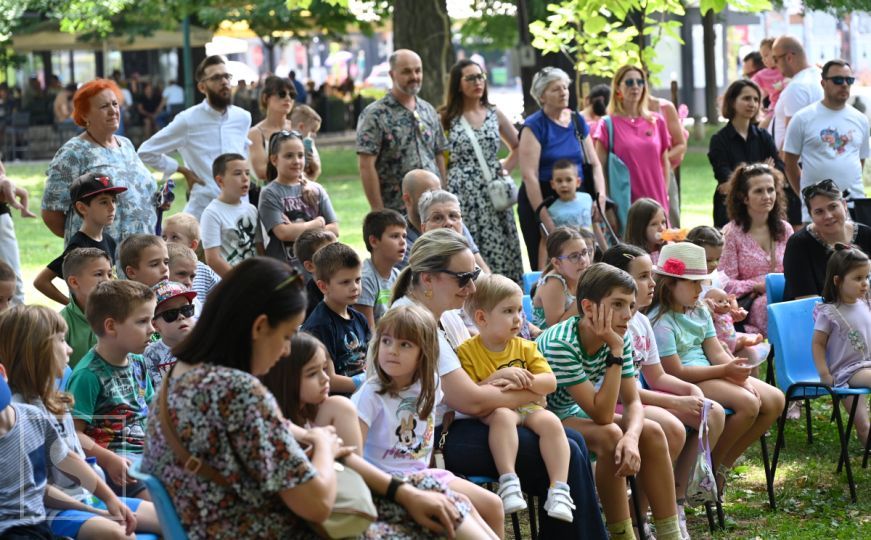 Dječija predstava "Stonoga Goga" izvedena u Velikom parku