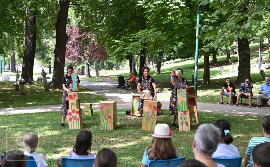 Dječija predstava "Stonoga Goga" izvedena u Velikom parku