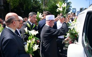 Foto: A. K. / Radiosarajevo.ba / Tabuti žrtava genocida ispred zgrade Predsjedništva BiH