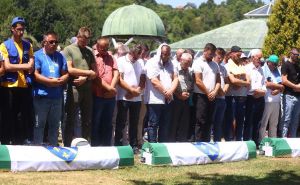Foto: Dž. K. / Radiosarajevo.ba / Klanjana dženaza i obavljen ukop 14 žrtava genocida u Srebrenici