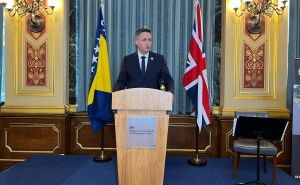 Foto: Kabinet Denisa Bećirovića / Bećirović u Londonu na Nacionalnom danu sjećanja UK na Srebrenicu