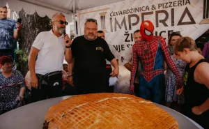 Foto: Hercegovinainfo / U BiH oboren svjetski rekord za najveću porciju ćevapa
