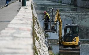 Foto: N. G. / Radiosarajevo.ba / Počelo čišćenje korita rijeke Miljacke