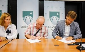 Foto: A. K. / Radiosarajevo.ba / Potpisivanje ugovora  o sanaciji stambenih jedinica socijalno ugroženim osobama