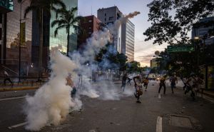 Foto: EPA - EFE / Protesti na ulicama Caracasa