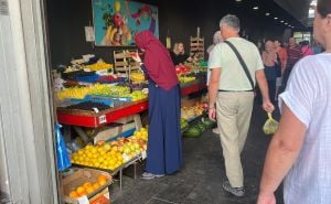 FOTO: Radiosarajevo.ba / Cijene voća na pijaci u Sarajevu