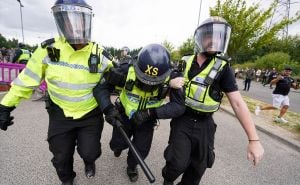 Foto: Anadolija / Ekstremni desničari sukobili se s britanskom policijom