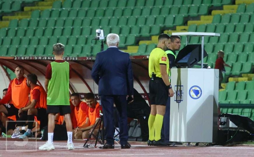 VAR provjera