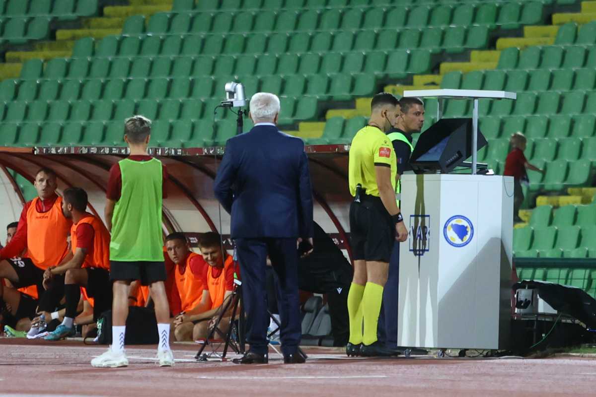 VAR provjera