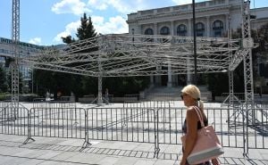 Foto: N.G./Radiosarajevo.ba / Postavlja se Festivalski trg