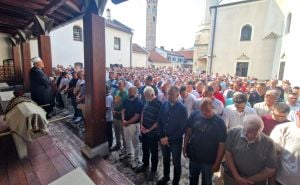 Foto: N. G. / Radiosarajevo.ba / Klanjana dženaza Dženanu Uščupliću