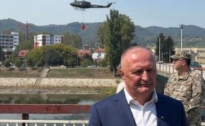 Foto: Ministarstvo odbrane BiH / Zukan Helez posjetio helikoptersku posadu OS BiH i opožareno područje u Maglaju