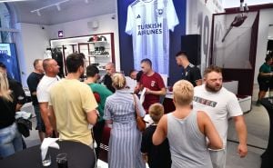 Foto: A. K. / Radiosarajevo.ba / U Ferhadiji otvoren novi fan shop FK Sarajevo