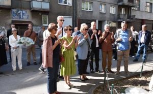 Foto: Općina Centar Sarajevo / Odata počast djeci koja su poginula od granate u ul. Hamdije Kreševljakovića