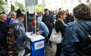 Foto: Dž.K./Radiosarajevo / Zdravstveni radnici protestovali ispred Vlade KS