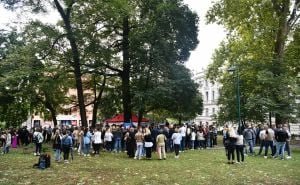 Foto: Dž.K./Radiosarajevo / Zdravstveni radnici protestovali ispred Vlade KS