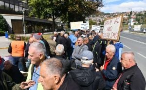 Foto: A.K./Radiosarajevo.ba / Protesti penzionera ispred Vlade FBiH