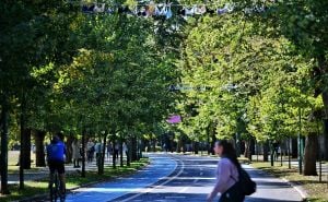 Foto: A. K. / Radiosarajevo.ba / Grudnjaci na Vilsonovom šetalištu, Think Pink