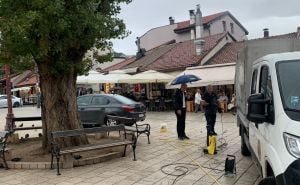 FOTO: Radiosarajevo.ba / Obnovljene klupe na Baščaršiji