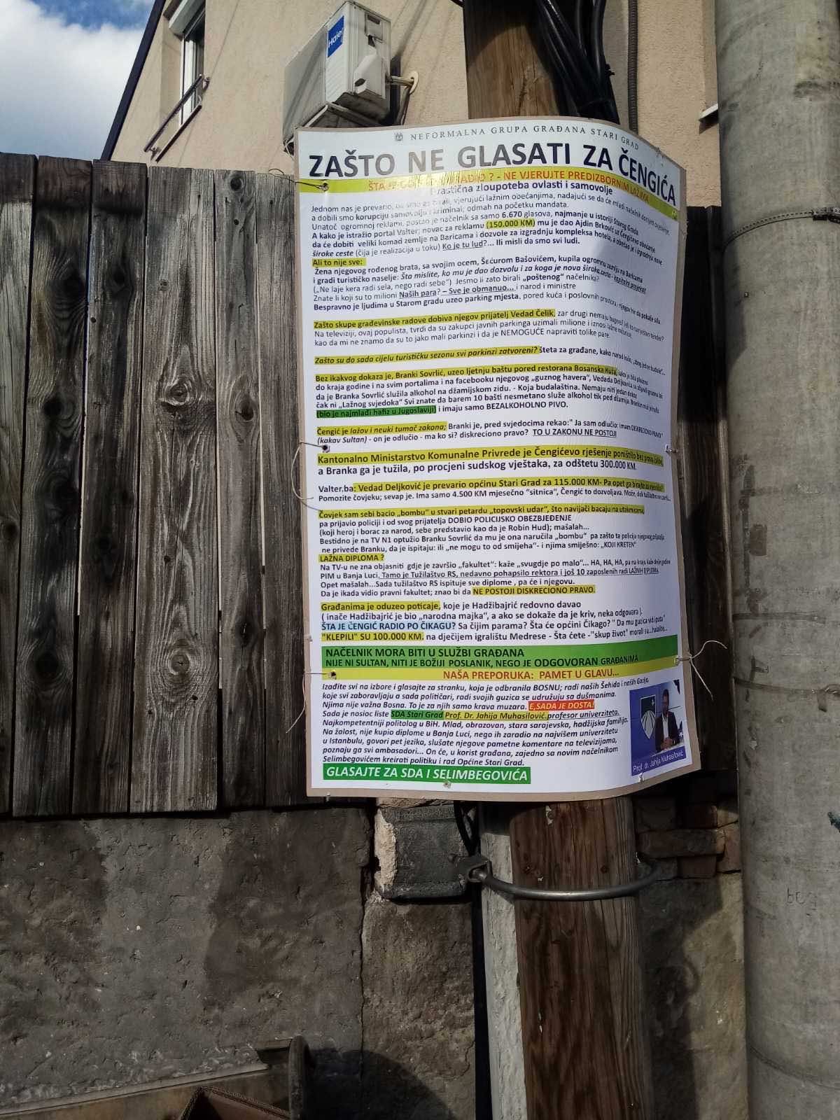 Plakati postavljeni širom opštine Stari grad