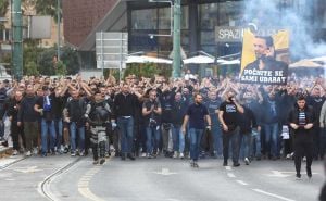 Foto: Dž. K. / Radiosarajevo.ba / Manijaci u korteu krenuli na Koševo uoči 153. sarajevskog derbija