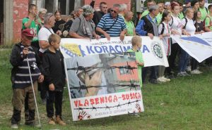 Foto: Anadolija / Obilježavanje godišnjice stradanja bošnjačkih civila u zloglasnom logoru Sušica