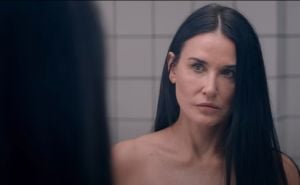 Foto: YouTube/Screenshot / Demi Moore u filmu "The Substance"