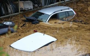 Foto: Dž. K. / Radiosarajevo.ba / Automobili u Kiseljaku pod vodom