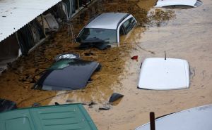 Foto: Dž. K. / Radiosarajevo.ba / Automobili u Kiseljaku pod vodom