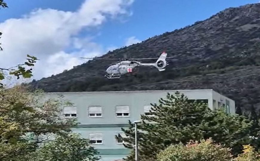 Helikopter prevozi povrijeđene