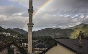 Foto: AA / Duga iznad minareta potopljene džamije u Donjoj Jablanici