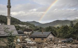 Foto: AA / Duga iznad minareta potopljene džamije u Donjoj Jablanici