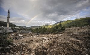 Foto: AA / Duga iznad minareta potopljene džamije u Donjoj Jablanici