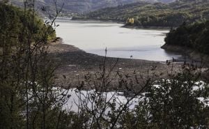 Foto: AA / Smeće u Jablaničkom jezeru