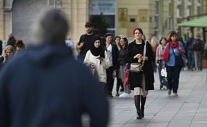 Foto: N.G/ Radiosarajevo / Sarajlije i Sarajke u šetnji gradom