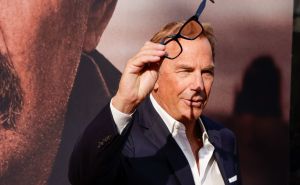 Foto: Carsten Koall/dpa / Kevin Costner