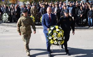 Foto: MUP KS / Odata počast ubijenim sarajevskim policajcima Adisu Šehoviću i Davoru Vujinoviću