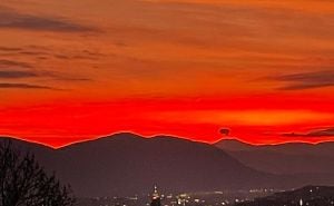 Foto: Radiosarajevo.ba / Nesvakidašnji prizori na nebu iznad Sarajeva