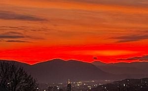 Foto: Radiosarajevo.ba / Nesvakidašnji prizori na nebu iznad Sarajeva