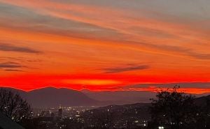 Foto: Radiosarajevo.ba / Nesvakidašnji prizori na nebu iznad Sarajeva