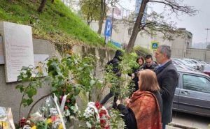 Foto: Vlada Kantona Sarajevo / Obilježena 31. tužna godišnjica od masakra nad Sarajlijama u ulici Žrtava fašizma