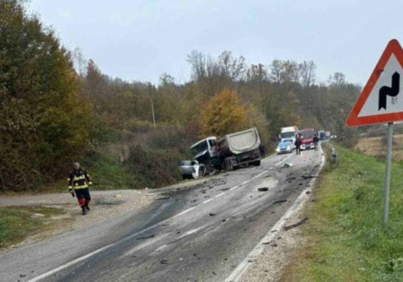 Jezivi prizori s mjesta stravičnog sudara kamiona i automobila