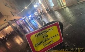 Foto: Radiosarajevo.ba / Ponovo odroni sa fasada u ulici Ferhadija