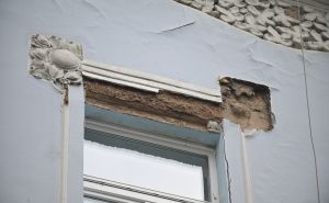 Foto: N.G./Radiosarajevo.ba / Ponovo odroni sa fasada u ulici Ferhadija