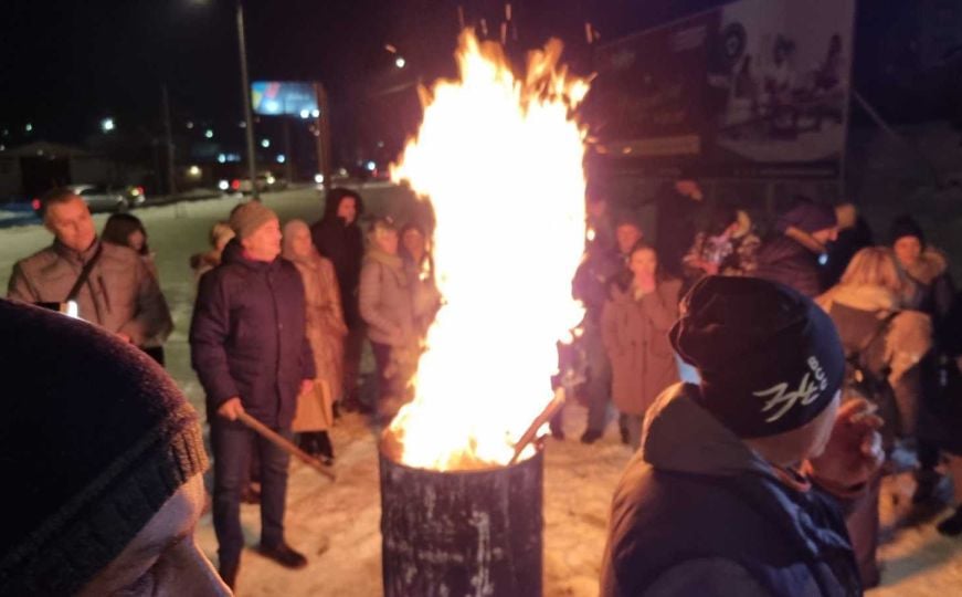 Vogošćani naložili vatru na protestima